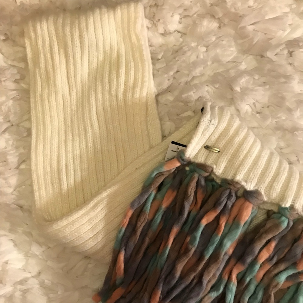 NWT Steve Madden Scarf W/ Fringe Yarn Size OS
